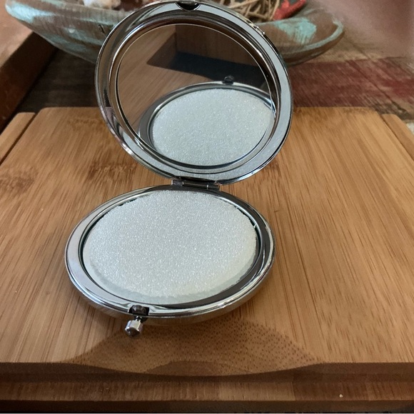 Thirty-One Jewell small with mirror!  Bra… - Picture 5 of 5